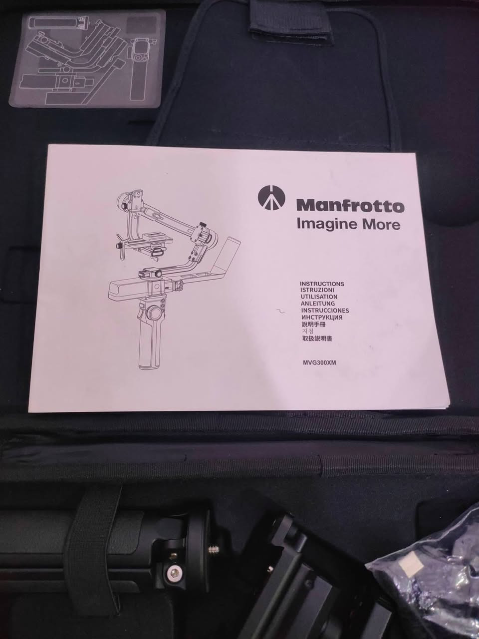 كمبل  مانفروتو (Manfrotto MVG300XM Modular Gimbal). 

يتميز بتصميم معياري مع مقبض قابل للفصل يمكن استخدامه كوحدة تحكم عن بعد.

 يدعم كاميرات (CSC) و (DSLR) بوزن يصل إلى 3.4 كجم.

شاشة LCD تعمل باللمس لسهولة اختيار الإعدادات وذراع تحكم (Joystick) لحركات الحامل.

ذاكرة نقاط توازن ونقاط علام (Position memory red dot) لتسهيل الإعداد.


**إذا كنت صاحب هذا الإعلان وتريد حذفه لأي سبب، رجاءا أرسل رسالة إلى الدعم الفني**