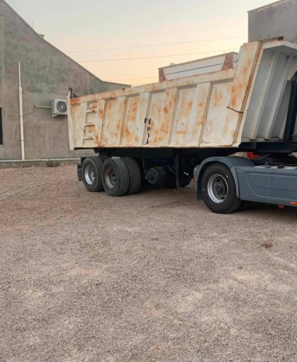 السلام عليكم عربانه نساف حداديه

 3 دناكير مزوج الثالث رفاع نظيفه بمعنى الكلمه 
24 متر بدون تعلوانه ويه التعلوانه 28 متر 

مكفوله ع الفحص *********** وات ساب
