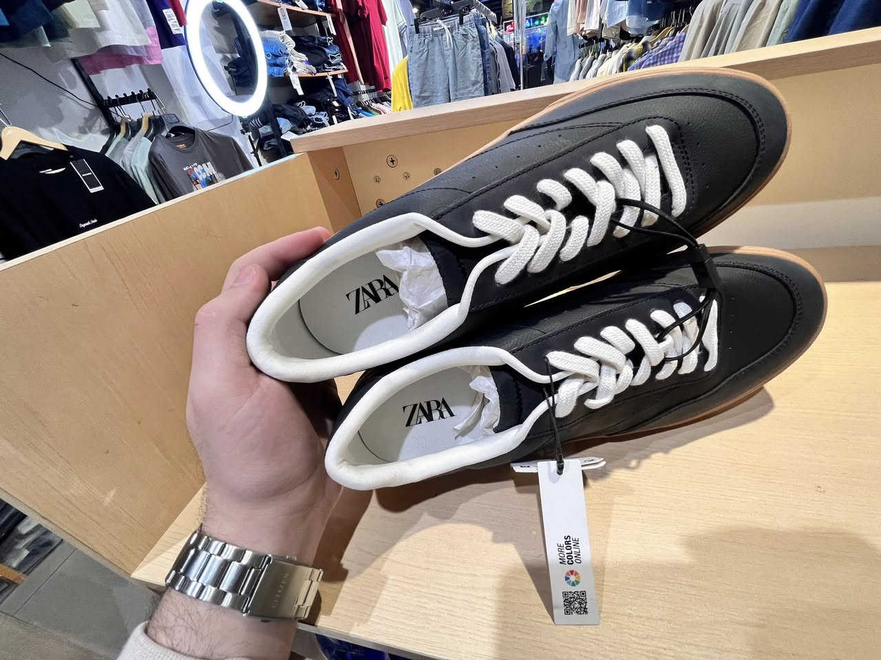 حذاء زارا وكاله قطعه اورجنال قطع اخير اللون نيلي
القياسات من40/42/44/45يوجد توصيل جميع محافظات العراق للطلب او الإستفسار***********
