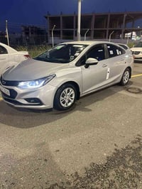 السلام وعليكم سياره كروز 2017 سياره حلو ونضيفه ماناقصها شي  ضرر بوند و...