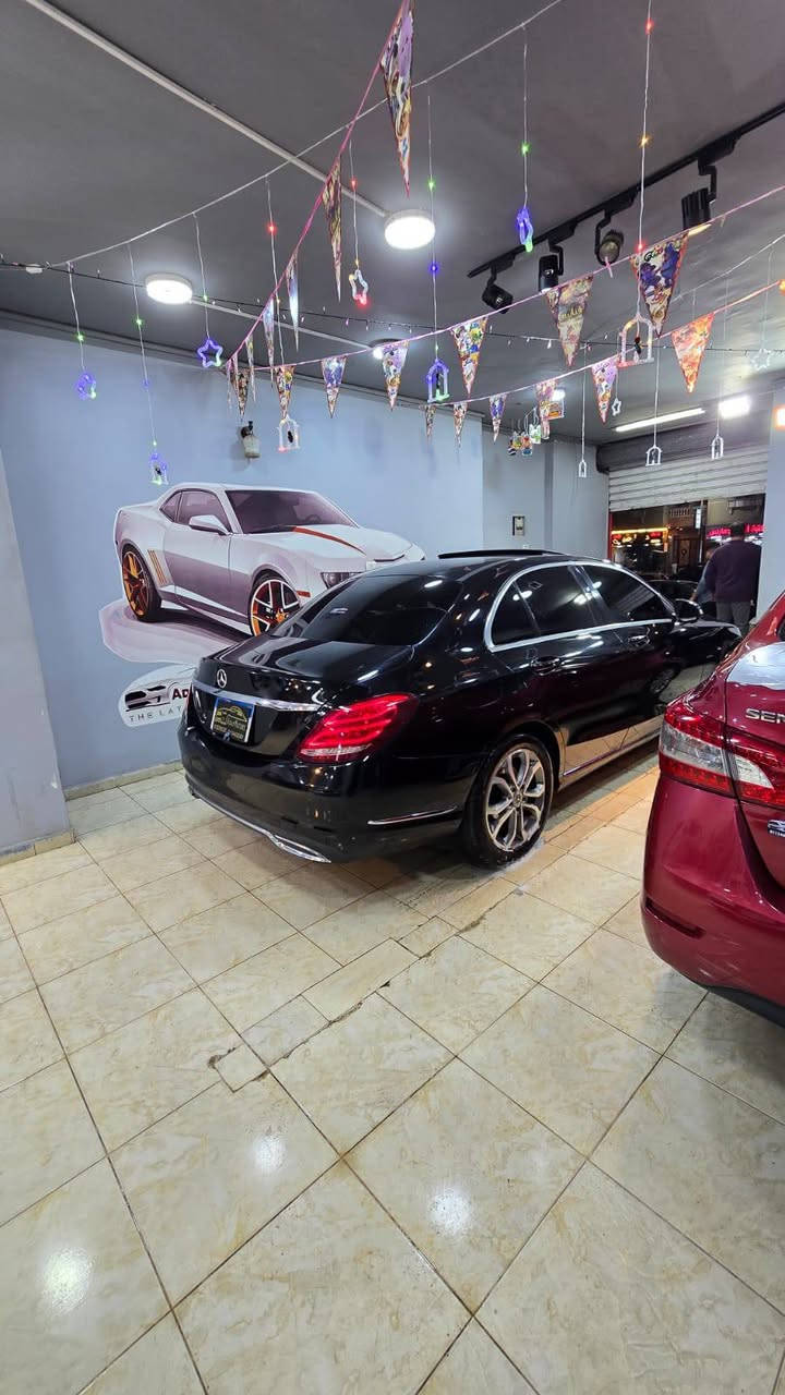 Mercedes C180 Avantgarde – موديل 2015

✔️ فابريكة بالكامل
✔️ صيانة منتظمة في التوكيل
✔️ حالة ممتازة جدًا وجاهزة للاستخدام بدون أي مصاريف

مواصفات فئة Avantgarde المميزة:
 • محرك 1.6 تيربو قوي وموفر في استهلاك البنزين
 • فتيس أوتوماتيك 7 سرعات
 • تصميم رياضي أنيق مع شبكة أمامية مميزة بشعار مرسيدس
 • جنوط سبور أصلية
 • فرش جلد فاخر
 • شاشة معلومات وترفيه وسطية
 • بلوتوث – USB – تحكم من الدركسيون
 • مثبت سرعة (Cruise Control)
 • حساسات ركن أمامية وخلفية
 • تكييف أوتوماتيك ثنائي المناطق
 • إضاءة LED مميزة
 • نظام ثبات إلكتروني ووسائد هوائية للسلامة

✨ العربية تجمع بين الفخامة والأداء والاعتمادية اللي معروفين عن مرسيدس. لسرعه البيع التفاصيل التوصل برايفت او واتساب او فون 01114802548او 01055131958


**إذا كنت صاحب هذا الإعلان وتريد حذفه لأي سبب، رجاءا أرسل رسالة إلى الدعم الفني**