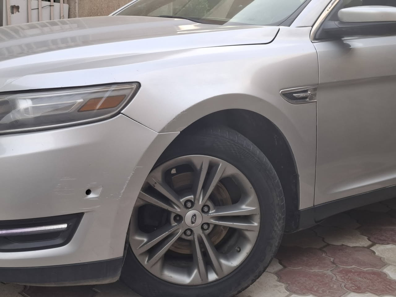 فورد تورس ٢٠١٤
مواصفات sel
رقم بغداد 
صبغ اربع قطع بجم 
صور الحادث موجوده 
مكنيه كير صدر كهربائيات كامله 
سعر ٩٨
للاتصال ***********وتساب
