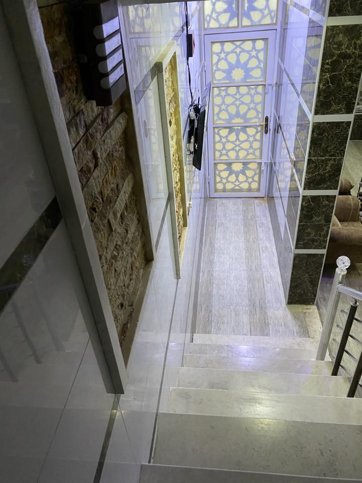 🔥فرصة ذهبية للي يدور دار جاهز للسكن 🔥
🏡 دار للبيع – بناء حديث درجة أولى
📍 حي النداء / منطقة 46
خلف المتنزه، قريب من الشارع العام، قرب مندي زمزم
المساحة: 100 م² (5×20)
عدد الطوابق: طابقين
تفاصيل الدار:
🔹 الطابق الأول:
 • صالة استقبال
 • مطبخ
 • غرفة نوم
 • حمام داخل المنزل
 • حمام خارجي
🔹 الطابق الثاني:
 • غرفتان نوم
 • حمام
 • سطح
السعر: 145 مليون دينار
للأستفسار  ‭0780 856 3525‬

#دار_للبيع
#حي_النداء
#عقارات_العراق
#فرصة_مميزة
#بيت_عمر
#بناء_حديث
