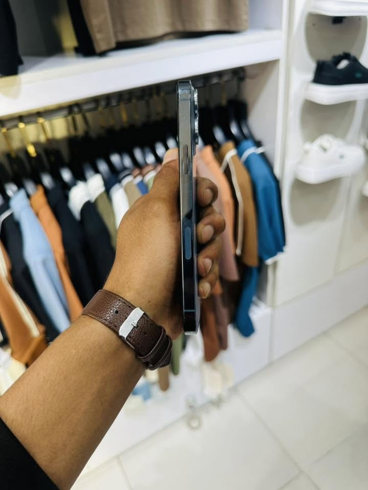 ١٣ برو ماكس لون بحري ذاكره ٢٥٦ بطاريه ٨٤ جهاز مكفول فقط الضهر مفطر 

متواجد واتساب ***********
