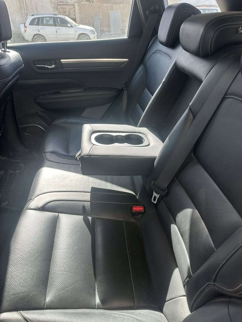 السلام عليكم للبيع رينو كوليوس مديل 2024 مكفولة
رقم اربيل فووول مواصفات والسيارة ضمان 5 سنوات من الشركة محرك و كير

ماشيه ٣٠ الف

مواصفات السيارة 

 المحرك 4 سلندر  2.5L ياباني

 ناقل حركة أوتوماتيك 7 سرعات

 دفع رباعي 4WD

 مفتاح التشغيل بصمة مع خاصية التشغيل عن بعد

حساسات 360 درجة

كامرا خلفية دوارة

مصابيح امامية LED زينون   

 مصابيح خلفية LED 

 ويل كب 19

 اشارة في المرايا الجانبية 

المرايا قابلة للطي تلقائياً

 رادار 360 درجه

عدد AIR BAG 8

 هاند بريك كهرباء 

 مكابح ABS 

 شاشه apple car play و android auto و GPS باللغه العربيه

 تحكم مقود

منفذ طاقة 

 تتسع المقصورة لـ 5 ركاب

مقاعد جلد و تدفئه للمقاعد الاماميه

 اضاءة led داخل الأبواب 5 الوان

 لوحة العدادات متغيره 4 أشكال

 تثبيت مقتعد الأطفال ISOFIX 

  تبريد مناخين للسائق و الراكب مع تبريد خلفي

 مقابض ابواب نيكل مع زر بصمه

 نظام مانع الانزلاق 

حاملات اكواب مبردهش

 سستم صوت BOSS

صندوق كهرباء

فتحة سقف بانوراما

اريل نفيگيشن

نظام الركن التلقائي autopark

مثبت سرعه 

المرأة الوسطيه بخاصية تعتيم الذاتي  

السعر 200وبيها مجال قليل جدا

السياره حره اربيل

للتواصل 

***********
