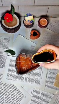 شمعة بلوبيري تشيزكيك • رائحة فانيلا • صنع يدوي