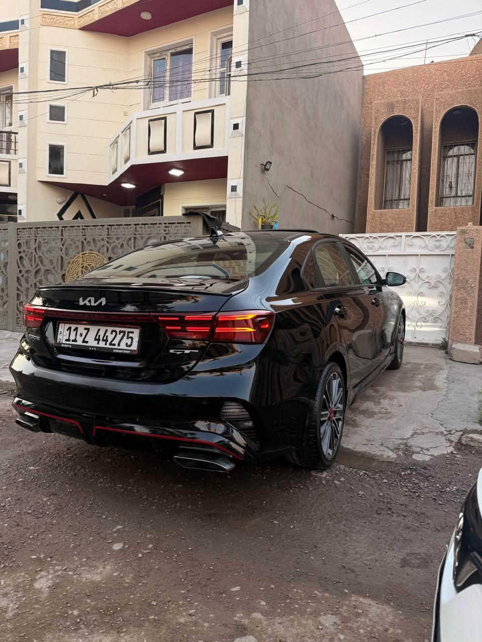 سلام عليكم 
كيا فورتي GT 2024 فول مواصفات
ماشيه32  الف كيلو 
كير DCT سبع نمر رياضي
رقم بغداد باسمي تحويل ثاني يوم
الموصفات
فتحه سقف
بصمه تشغيل عن بعد
جنطه كهرباء
نقطه عمياء بلمري
شاحن وايرلس
شفتات ستيرن
رادار تحديد مسار 
اوتو هولد 
ايقاف ذاتي 
مثبت سرعة
شاشه كبيره 9 انج
كشنات جلد حضن
سستم صوت هارلم
دبل اكزوز رياضي 
تدفئه وتبريد بل كشنات
بدون ايرباك ولا تبديل ولا صبغ فقط بارد بل جاملغ الايسر الامامي 
مكان السياره حي الخضراء 
***********
السعر 173

