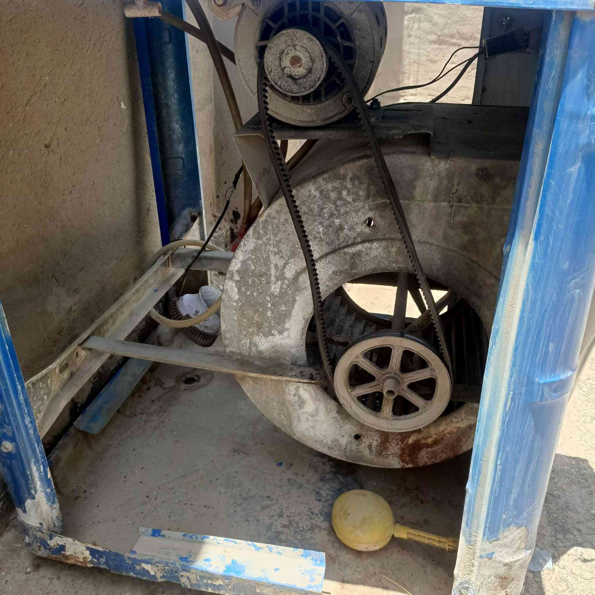 سلام عليكم هي مبرده البيع كامل البرفاف 
ماطور وترمام كبل شغل يريده هذه
رقمي ***********
