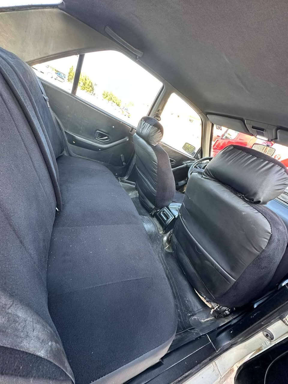 بيجو روى موديل 9 سياره نضيفه ومرتبه 
تبريد شغال منضومه جديده كلها 
تخم تاير جديد 
دوشمه جديده كلها 
كير مكينه اكسل جديد 
جام اربعه شغال 
ويل حجم 
بيها قطعه واحد صبغ.
وهلال مال جاملغ اثنين 
غير هاي مابيها 
مكاني بغداد البياع 
*********** اسياه 
سعر ٣٠
