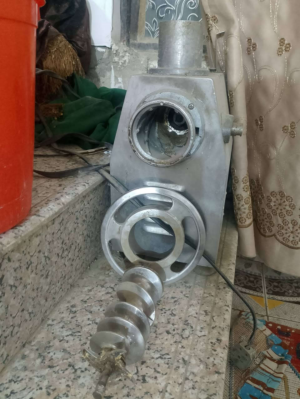 مكينة ثرم حجم 32 شغاله غراضه كامله فقط زر التشغيل والاطفاء عاطل لاستفسار الاتصال على  الرقم ***********،،، قضاء گرمة بني سعيد
