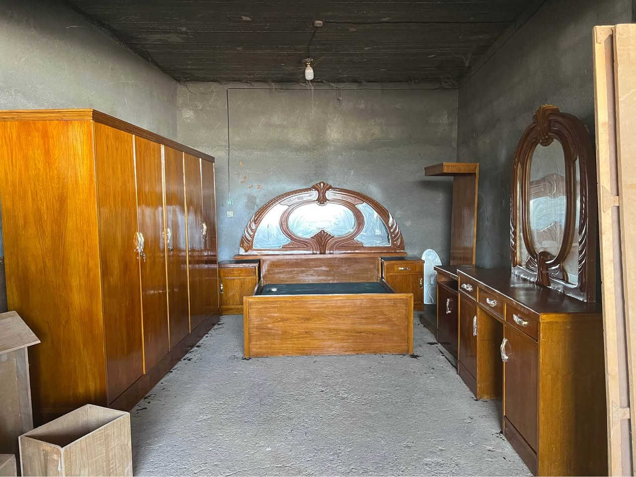 غرف نوم صاج داخل وخارج عدد 3
المكان بابل قضاء المحاويل معسكر المحاويل البوابه الشماليه بتجاه بغداد 
يوجد لدينا خدمة توصيل 
للاستفسار الاتصال على الرقم التالي *********** او التواصل عبر الواتساب برقم الاشيا حلة, بابل
