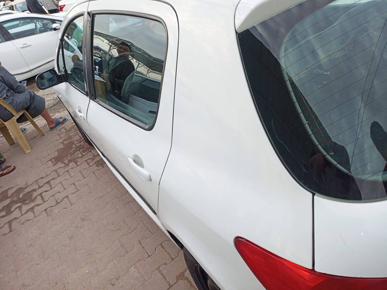 السلام عليكم بيجو للبيع 2005 سياره جاهزه واحلى من الصوره السعر ب 40 وبيها مجال مكان نجف الرق***********
