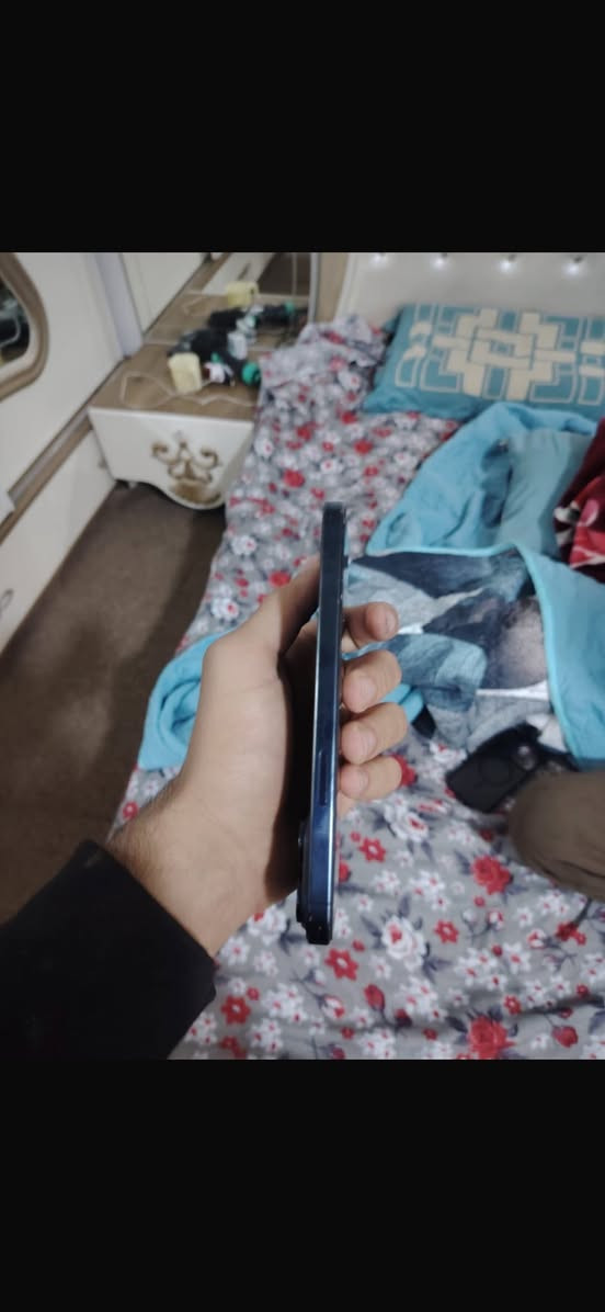 سلام عليكم ايفون ١٥برو ماكس ذاكره ٥١٢بطاريه ٨٥مبدل شاشه اصليه تفحصه بيدك باقي كله مشكله   رقم واتساب *********** ما بي سعر ٨٢٥ كارتونه ما بي بس شاحنه اصليه  مكان كربلاء
