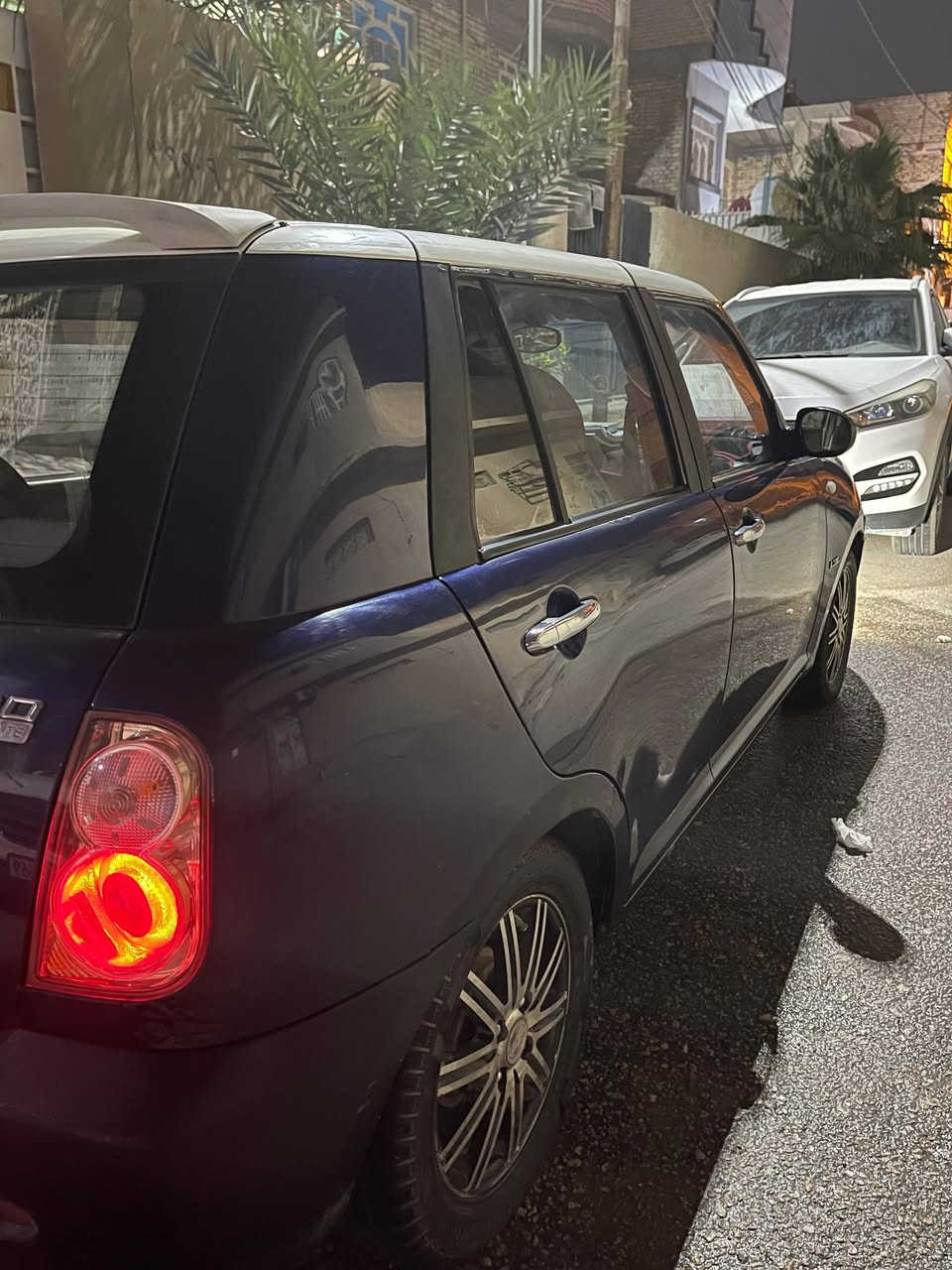 مكفوله من الضربه 
عدا خياسات ومعمره بلدواير الخلفيه شي بسيط
محرك وگير وكلچ بحاله جيده جداً
تبريد جيد جداً 
كهربائيات كله شغاله 
تخم تاير وباتري جديد 
السنويه ساقطه وراعيه بابل 
***********واتساب
السعر ٤٥ وبي مجال 
مكان السياره نجف
