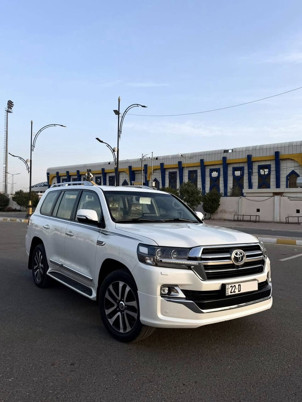 السلام عليكم للبيع لاندكروز موديل 2019ساز باب اول رقم اربيل بسمي  تحويل ثاني يوم  مكفول كفالة عامه من كلشي حته الدعاميات كفاله 
محرك سيارة 4000. V6
فول موصفات 1/1
دشبول ليزري
بصمه تشغيل 
بصمه أبواب لمس 
تشغيل عن بعد 
فتحه سلايت
كشنات ثنين كهرباء 
كشنات جلد  
زراكات 
مري شفط 
شاشات خلفيه   
سبعه راكب 
ثلاث قطع تبريد 
حساس امامي 
حساس خلفي 
وباقي موصفات المعروفه 
السياره جديده حته اسبيرها منازل وتخم تاير جديد 
ماشيه 113 الف حقيقي 
السعر :اتصل
الاستفسار اتصل على الرقم 
***********
مكان السيارة الأنبار رمادي
