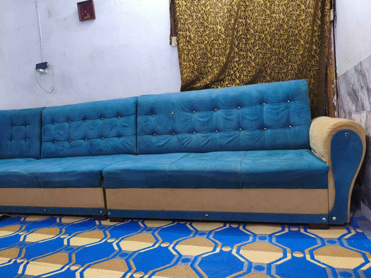 اسلام عليكم ديوان للبيع تسكام مابي أي ضرر ١٠ مقعد اسعر ٢٥٠ أوبي مجال  المكان كربلاء حي العامل ***********

