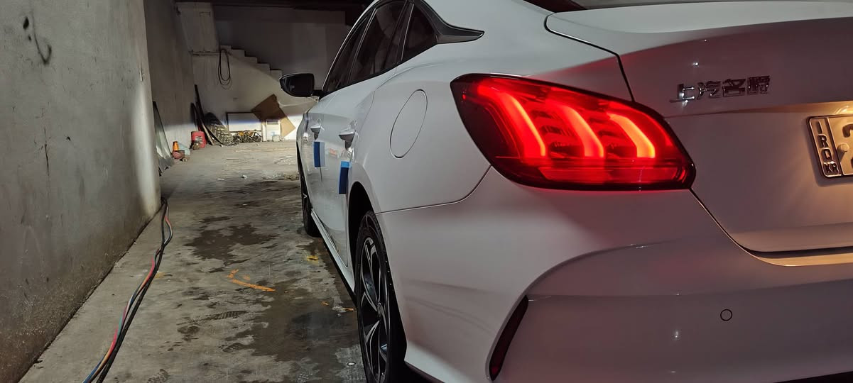 امجی گیڕعادی مودیڵ 2025 بۆیاخ تەنک 6هە زار ڕۆشتووە نوقتە ی پیوە نیە بە رگە کوشن و گاعی قالب ی بو دانڕاوە نڕخی 103 گە ڵا شوین ڕانیە ***********
