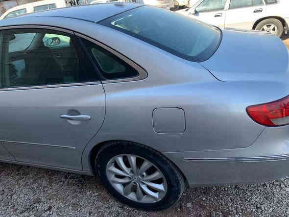 السلام عليكم.مكلف بلنشر 
ازيرا للبيع  موديل 2008    
وارد امريكي. محرك 3800 
مواصفات الامريكي معروفه يجي فول مواصفات 
مري شفط. فتحه.قماره.  برده خلفيه  كشن كهرباء.   و خزن ميموري  تحكم ستيرن كهرباء    تبريد بيانو   
السياره بيها كم قطعه صبغ.  ابيع احزام  بلا دواخل  و المحرك بي صوت رواجز 
حداديه السياره كلها جديده امامي خلفي. 
السياره بأسمي رقم بغداد تحويل ثاني يوم  
للأستفسار  ***********
***********

السعر 93 وبيها مجال  مكان السياره واسط زبيديه
