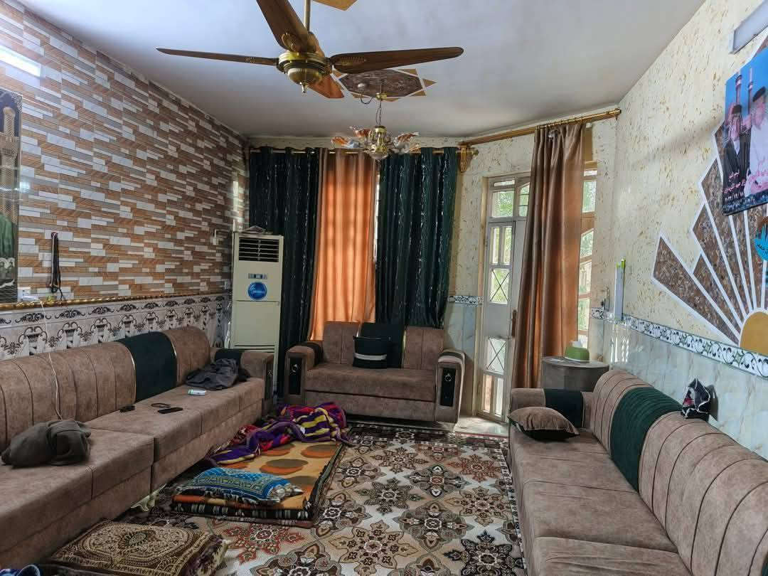 الدار للبيع
مساحه 232 ونص ،واجهه 7,5. ونزال 31
كراج *حديقه*استقبال*مطبخ*صاله* حمام ومنور*غرفتين نوم *طابق الثاني *غرفتين نوم *حمام وصاله ,وسطحين
بناء 2010
شارع المدارس *قرب حسينية الوائلي *
الاستفسار الاتصال على الرقم ***********
