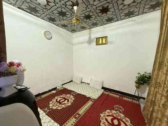 سلام عليكم توفر بيت مساحه ٧٠ متر بسعر جداً مناسب ٢٢ مع المجال موقع راقي سند ٢٥ 
عيوني البيت مساحه ٧٠ متر بموقع راقي  عنوانه شارع علگم 

البناء طابوق سقف صب مسلح اساس صب مسلح 

محتويات البيت غرفه نوم ستقبال صاله مطبخ منور صحيات 

بيع مستعجل  للستفسار اكثر خاص او على رقم ***********
