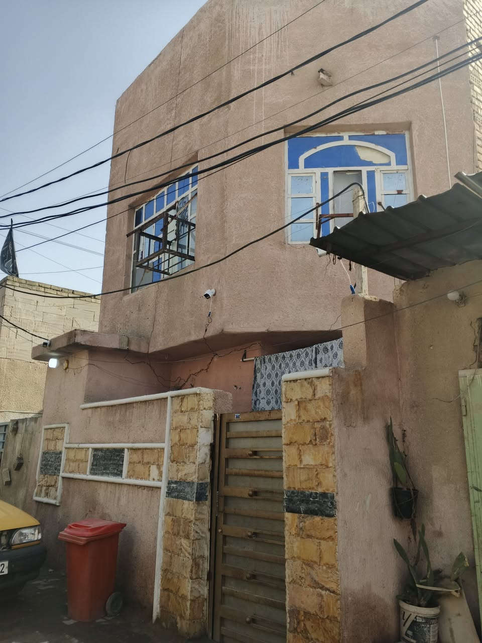 السلام عليكم بيت للبيع وقف قادري خلف البانزيخانه مال جكوك قرب اسواق ام البنين صاير ع شارع العام
بيت نضيف 

70 متر 
اول شي حمام خارجي و  ستقبال و مطبخ و حمام داخلي و ترك 

و فوك غرفتين و حمام مشترك


**إذا كنت صاحب هذا الإعلان وتريد حذفه لأي سبب، رجاءا أرسل رسالة إلى الدعم الفني**