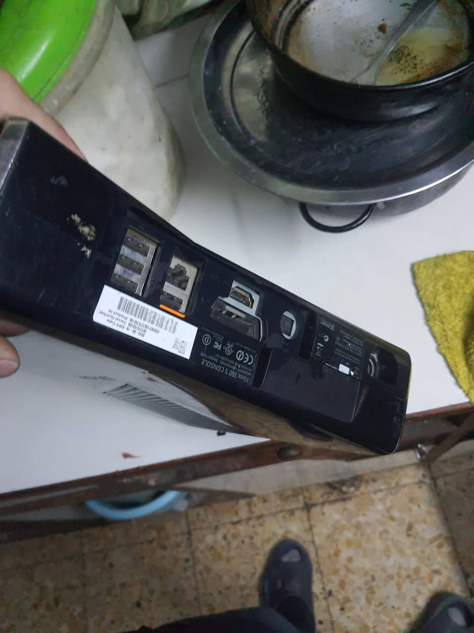 اكس بوكس 360 سلم كامل ملحقاتة يدات واير٢ و٣٠ لعبة قوية طوبة حرب جيتي اي ومغامرات وزومبي لبيع سعرة 90 بي مجال مكاني جميلة شارع خير الله ***********
