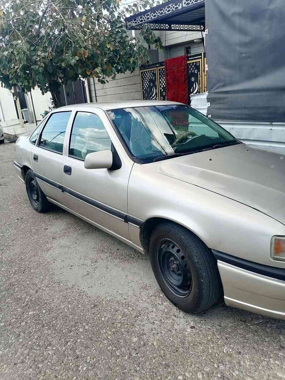 سلام وعليكم سيارة اوبل فكترا نضافة فول مابيها عيب شغل واطلع موديل 1994مثل ماشوفون نضافة رقم اربيل بأسمي بيها بطاقة بانزين.. سعر٤٥  وبيها مجال تبريد بيها بلادي نقص تبريد وارد ياباني باتري جديد فلنجات جدد***********

