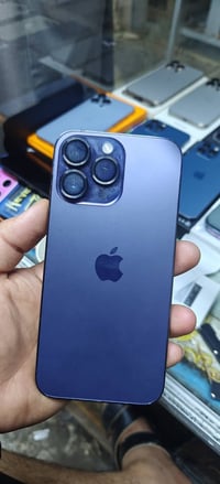 ايفون 14proMax مبدل شاشه وبطاريه اصليات  مكفول من اي خلل  فيس ايدي شغا...