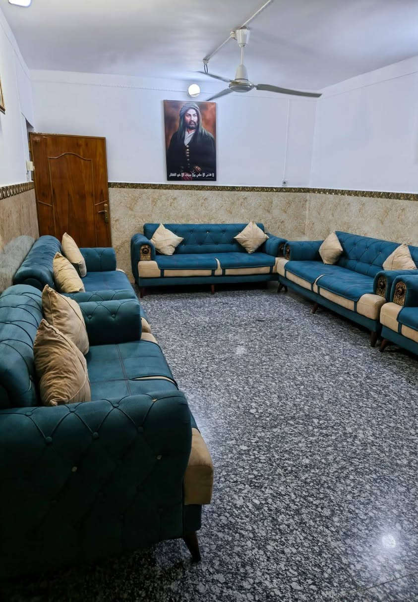 بيت لبيع نضيف حيل سكف صب بناء طابوك جمهوري مساحه 300 يتكون من مطبخ ستقبال صاله 3 غرف نوم مع حديقه مساحه 100 متر خلف لبيت يكون طال علئ شارعين من خلف موقع بيت كاع تومان امام بناكل سعر مطلوب 70 بي مجال ***********

