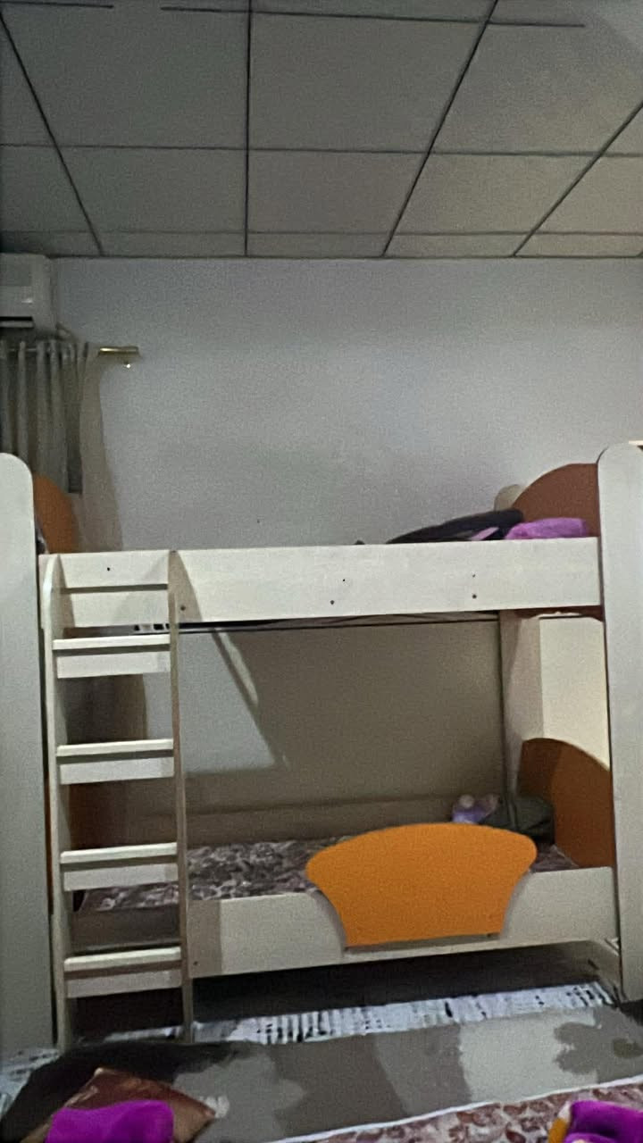 للبيع سرير طابقين نظيف  بسعر مناسب💥💯
الطول مترين والعرض متر 😍

نوعيته خشب تركي


**إذا كنت صاحب هذا الإعلان وتريد حذفه لأي سبب، رجاءا أرسل رسالة إلى الدعم الفني**