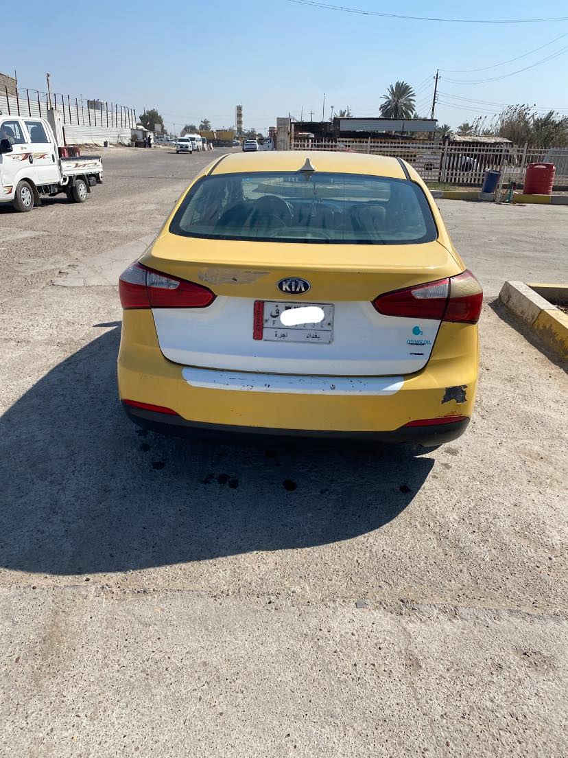 كيا فورتي مديل 2015
وارد امريكي ضربتها بابين وجاملغ 
امامي جهت السايق المكينه 1800 دوش 
رقم التلفون ***********
