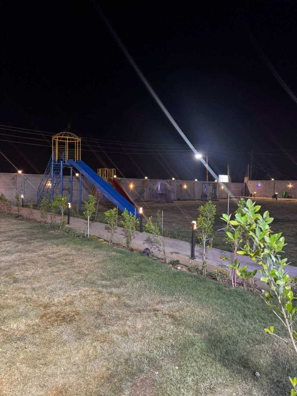 🌿✨ السلام عليكم ✨🌿
مزرعة للإيجار تبعد فقط 10 دقائق عن بسماية بالسيارة 🚗💚
مكان مثالي للراحة والونسة والأجواء العائلية 👨‍👩‍👧‍👦
🔹 صالة كبيرة مكيفة
🔹 3 غرف نوم
🔹 جلسات داخلية مكيفة
🔹 جلسات خارجية مريحة
🔹 مساحات خضراء واسعة 🌳
🔹 ألعاب أطفال 🎠
🔹 ألعاب للكبار 🎯
🔹 فيشة ومنضدة
🔹 أماكن شواء متعددة 🔥
🔹 حمامات داخلية وخارجية
🔹 گراج داخلي للسيارات 🚘
🔹 مسبح للكبار 🏊‍♂️
🔹 مسبح للصغار 🏊‍♀️
🔹 واي فاي ونت مفتوح 📶
🔹 كهرباء مستمرة ⚡
🔹 تبريد ممتاز
🔹 عدة شوي كاملة
🔹 عدة طبخ كاملة 🍳
📞 للحجز والاستفسار:
*********** رجل الجدي 
***********
