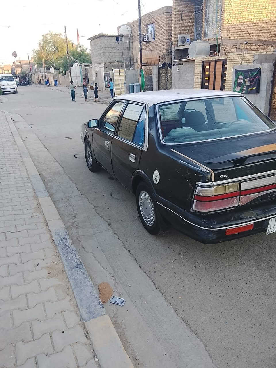 السلام عليكم سياره كيا للبيع موديل 94 سياره مقفوله من الضربه ومن الصبغ جير ومكينه خير من زيرو مكينه خير من الله تخم تاير رقم ديالى تحويل ثاني يوم مكان السياره بغداد الحسينيه السعر مالها 14 ورقه وسياره خير من الله كهرباته كلها شغاله جيشاتها كلهن شغاله ***********
