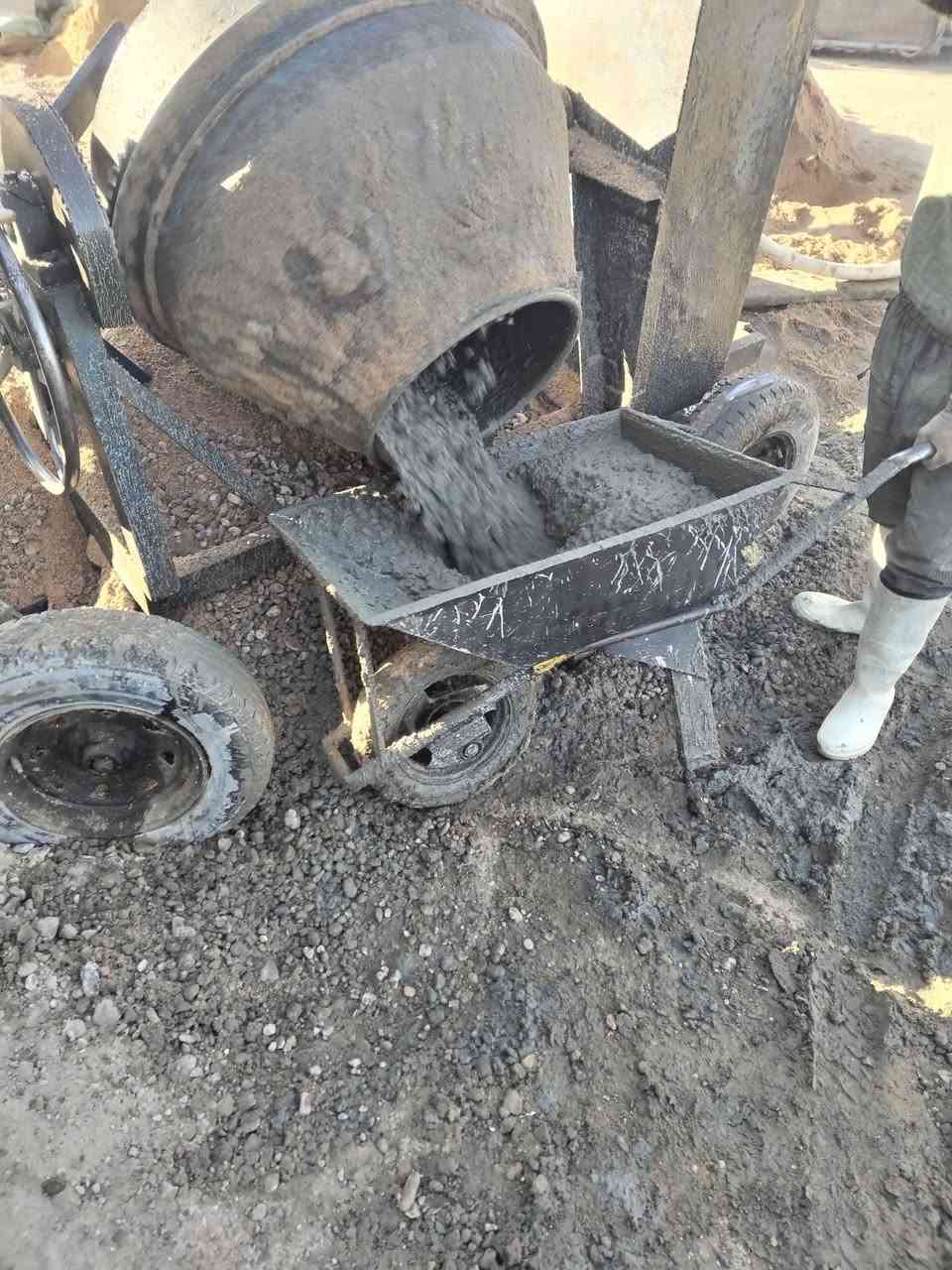 سلام عليكم اي شخص يحتاج خباطه صب كافات لأرضيات وتدخيل سبيس أو تطليع تراب وصب دنك بيتونه رباط رقم الهاتف *********** واتس اب موجود ***********
