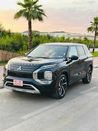 أوتلاندر ٢٠٢٤ • أمريكي • ثلاث صفوف