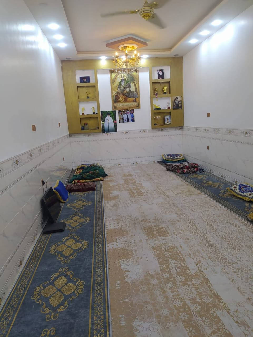 #اسعد_الله_اوقاتكم_بكل_خير⁉️👋 
#البصرة

هاتف ☎️***********☎️

دار سكن للبيع 

#مساحه ::200 م 

حي الزيتون مقابيل السجن 
وقف سني مسجل 

#يحتوي:: البيت على 

غرف نوم عدد 2 
ديوانيه 
صاله 
مطبخ بارد و حار 
صحيات 

الطابق الثاني غرف 2
صالة 

بناء بلوك 
شارع 15 م 
جميع الخدمات متوفرةماء كهرباء مدارس نت كلشي قريب على 
#السعر(( 85 و بي مجال))

هاتف ☎️***********☎️
