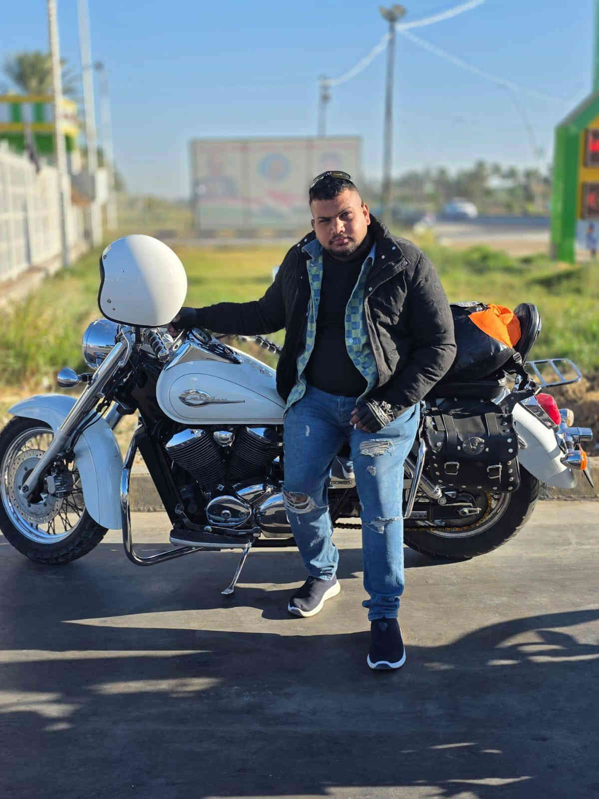 سلام عليكم شباب درجة شادو 400 دراجة رمبه او مكفولة كفاله  عامة ماشية 47 الف تجي او اشوف النضافه دراجة اي بي اي العنوان بغداد استفسار *********** سعر خاص بدون رقم الدرجة فقط مكاتبه
