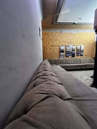 ديوان • ٩م • المقعد يحتاج تنظيف