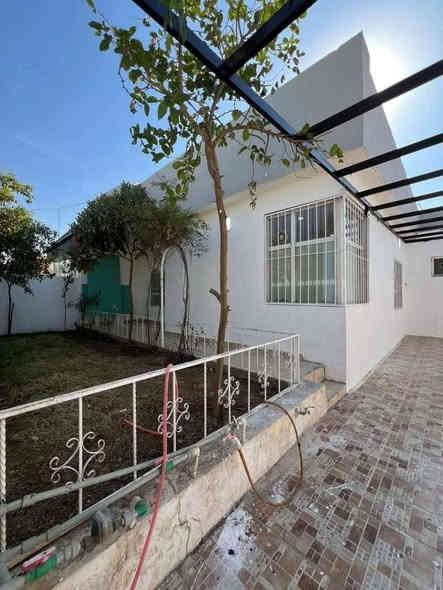 بيت #للإيجار  في مجمع اينده في اربيل 
#مجمع اينده 2
المساحة :- 216م 
يتكون من :-
 2 غرفة نوم | استقبال | هول | مطبخ    | مجموعة صحية |  
السعر :  375 الف   
****************
للاستفسار التواصل عبر الواتساب 
***********
