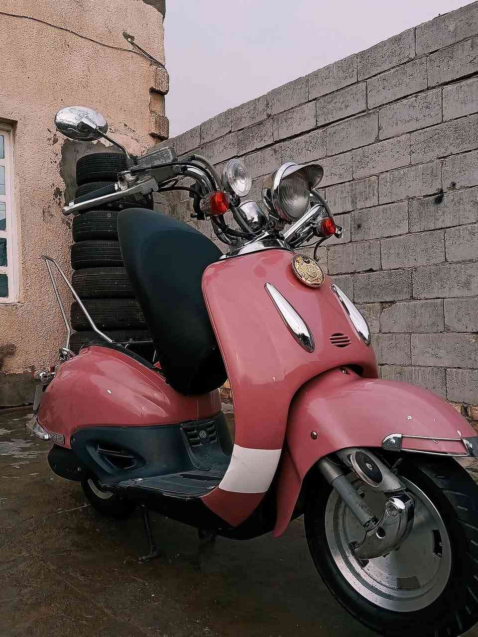 السلام عليكم (دراجة جوكر للبيع)
شغالة سلف مكينة ناعمة جداً 
كهربائيات كلهة شغالة كيج مال سرعة شغال 
لدراجة جاهزة من كلشي 
لسعر ٨٥٠ وبيعة مجال 
مكاني ديوانية حي فرات
لرقم ***********
