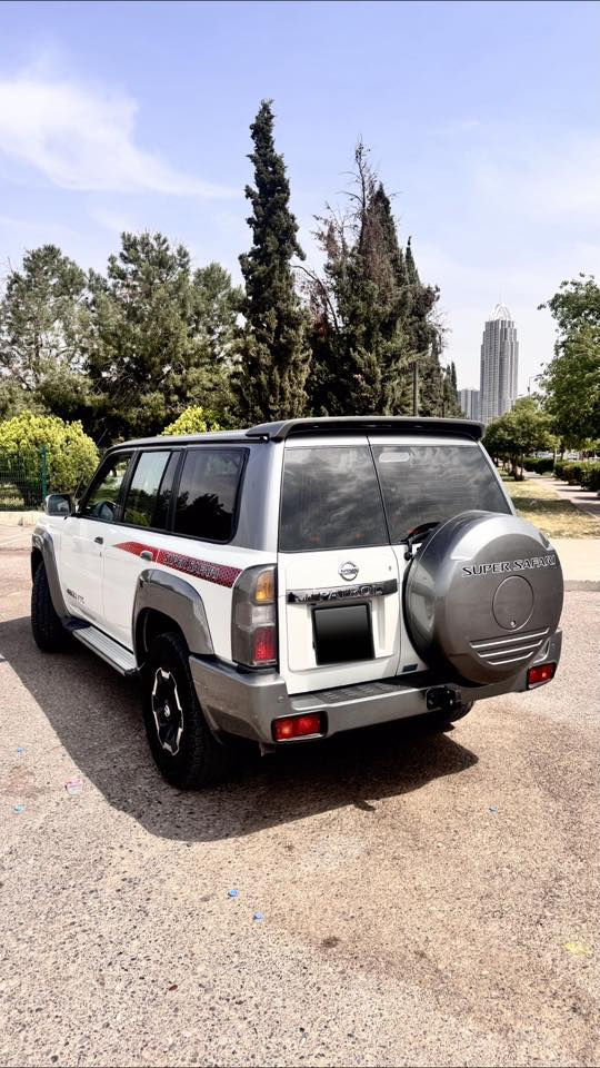 باترول سوبر سفاري ٢٠١٩ اصلي
ماشي ٨٨ الف كيلومتر حقيقي
لونين بيلادي 
كامل مواصفات
وينج وارن امريكي ، ثلاجة ، 
كير و محرك بشرط
ما بيها نواقص 
رقم دهوك تتحول ثاني يوم 
بيها ٥ قطعة صبغ بدون ايرباك 
سعر ٢٩٠$
***********
