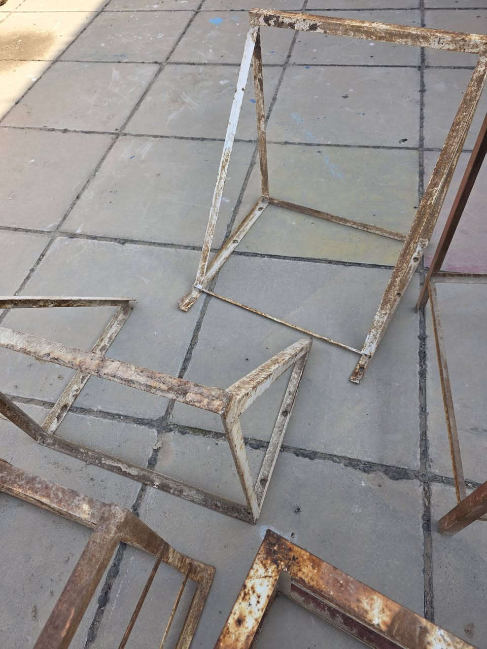 السلام عليكم
حمالات مكيف 2 +حمالات مبرده 3 الوحده عل 25
للاتصال.....***********
