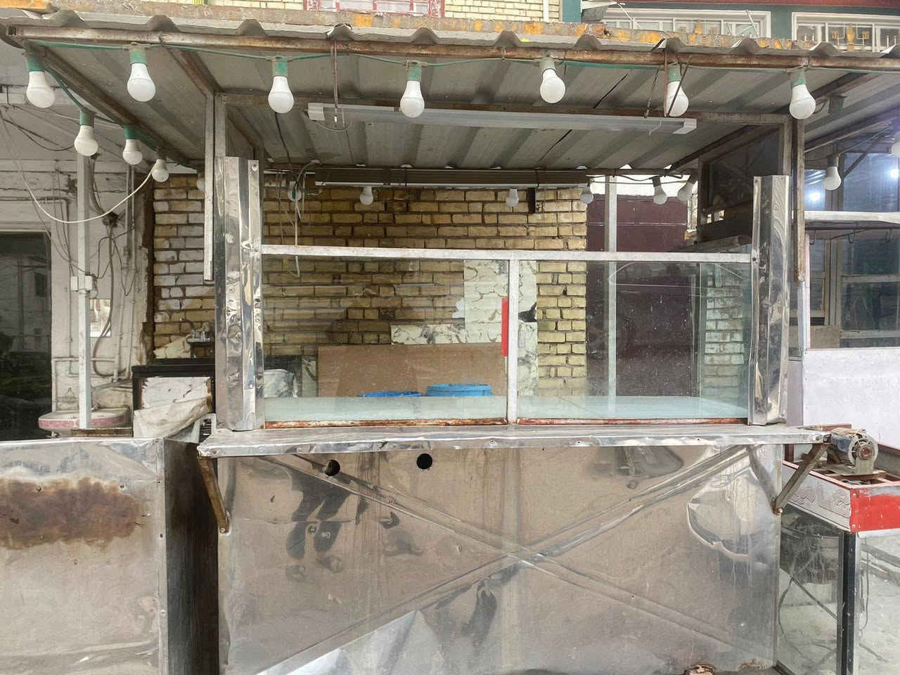 مير عصائر يحتوي على مخزن
ب150 الف 

العنوان بغداد رحمانية الجعيفر 
***********
