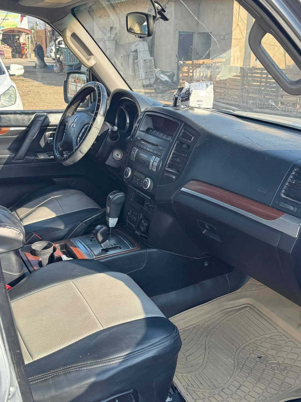 سلام عليكم باجيرو حبتورموديل 2008فول مواصفات محرك ٣٨٠٠ كير مكينه وكير شرط السياره جاهزه تبريد فول الرقم بغداد السعر ١١٥ الرقم ***********
