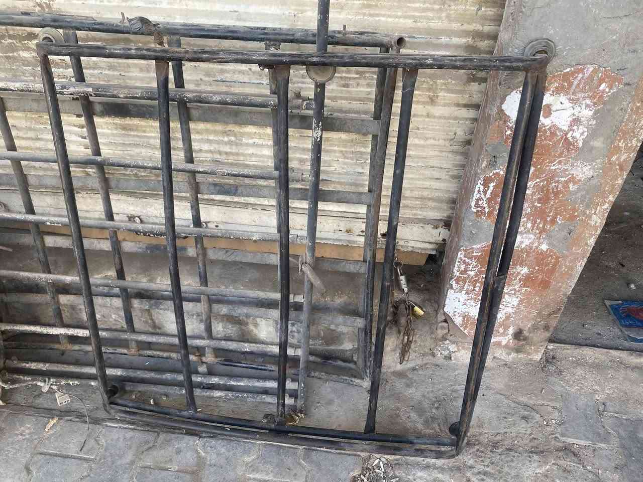 السلام عليكم اخوان 

توجدسيبايات سايبا طيبه عدد( ٣ )
للبيع سعر الوحده ٣٠ وبيه مجال
يوجد دوس سايبا فايبر كلاس اصفر صفحتين سعرهن ٢٠ 
وبيبان سايبا اصفر عدد٢ الباب ع١٥ الف وجاملغ واحد سعره ب١٠ 
اليريد حاجه منهن يتصل وبي خير ويدلل
الاتصال ***********
واتساب***********
مكاني بغداد شارع حيفا
