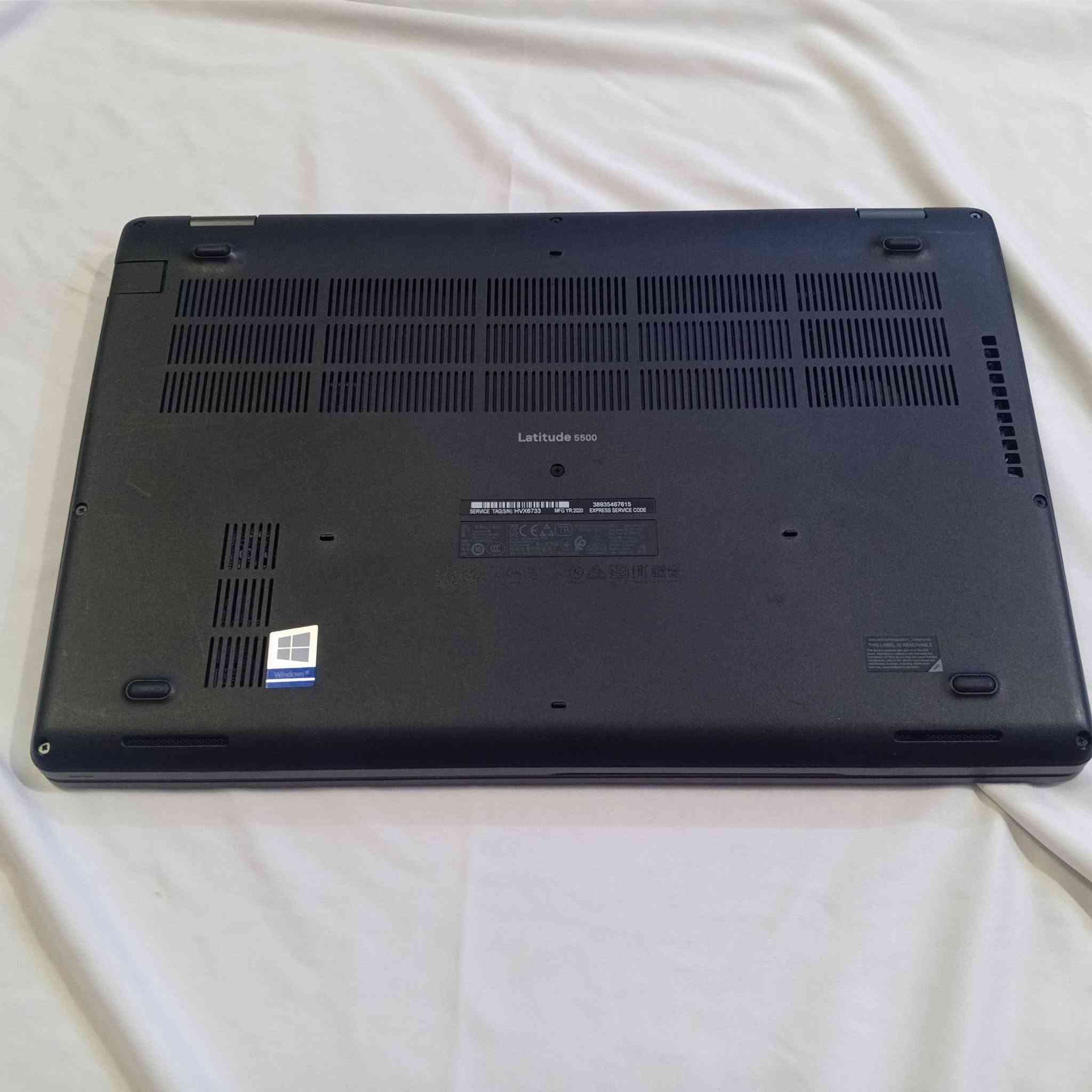 Dell Latitude 5500 - جهاز بزنس درجة أولى + باكج كامل 🔥
المواصفات اللي تفرح:

 •  المعالج: Intel Core i5-8265U الجيل الثامن 4 أنوية 1.6GHz يوصل 3.9

 •  الرام: 8GB DDR4 بسرعة 3200قابل للزيادة

 •  التخزين: SSD 256GB M.2 NVMe قابل للتطوير

 •  الشاشة: 14.1 بوصة FHD IPS مضاد للتوهج

 •  كرت الشاشة: Intel UHD 620

 •  الموديل: Latitude 5500 - معدن، يتحمل شغل ودوام وسفر

الباكج كامل تستلم وتشتغل بدون ما تدفع ولا دينار:

 1.  بطارية جديدة كفالة، 7 ساعات تصفح/زووم/دراسة مرتاح

 2.  شاحن Dell أصلي 65W بالسيريال ماله

 3.  ماوس وايرلس 

 4.  ستاند تبريد مروحة للشغل الثقيل والصيف

الحالة:

نظافة 90%، آثار استخدام خفيفة كلش بالضهر بس. الشاشة والكيبورد والمنافذ كلها 100%. مفتوح ولا متصين، كله بلاده.
ازرار مضيئة.
السعر: 620 ألف دينار عراقي 

وبي مجال بسيط للشراي  وجه لوجه

المكان: بغداد 

التواصل: [***********] - فحص كامل قبل الاستلام

الجهاز للي يريد شي يعيش وياه سنين مو سنة ويعطل. Latitude مو أي لابتوب.
