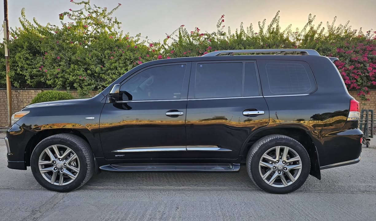 السلام عليكم
لكزز بريم اصل 
LEXUS LX570 S 
الموديل :2010 
رقم اربيل بأسمي مع كتاب تضليل  
بصمه
سلايت روف 
جكات
كراسي كهرباء 
كراسي تدفى وتبريد 
كراسي الخلفيه كهرباء + تبريد
استيرين كهرباء 

شاشات 
AUTO START
OFF
 تحكم (جهتين امامي+جهتين خلفي)
فور ويل
اشارة بالمري
مري كهرباء(شفط)
#نقطة_عمياء
لايت عدسة زنون(عالي+ناصي)  
لد أمامي خلفي
صبغ هلال خلفي وجاملغ امامي 
االسعر ٢٩٥
الاتصال ***********

