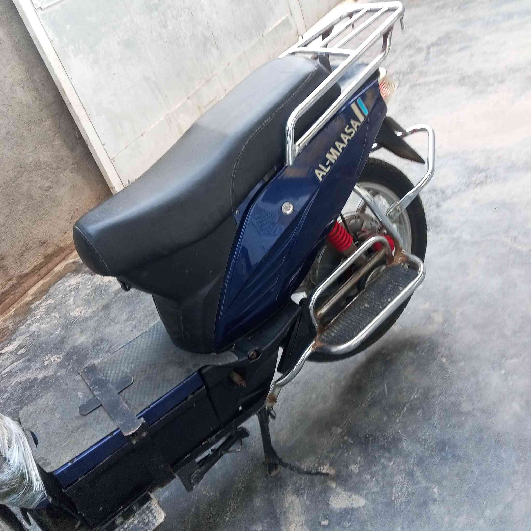 سلام عليكم للبيع دراجه شحن نوع هارلي بطاريات علفحص وين ميعجبك بي ملاحضه دبلات عوجات شي بسيط سعر 375.----***********
