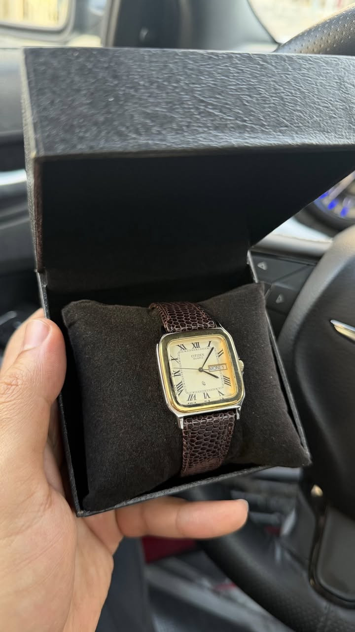 Made in Japan 🇯🇵
نوادر السيتزن شكل الكارتير  
انتاج الثمانينات 1980s
قطر كلاسك 33/34
منفذ دي ديت
ارقام رومانية
نظام التشغيل كوارتز 🔋
نضافة عالية جداً
السعر 115 الف


**إذا كنت صاحب هذا الإعلان وتريد حذفه لأي سبب، رجاءا أرسل رسالة إلى الدعم الفني**