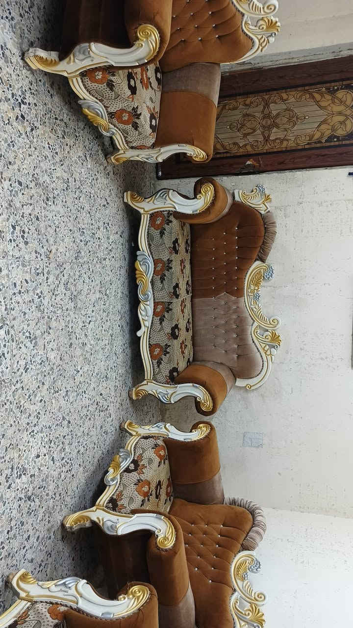 تخم 10 مقاعد  ملكي تكمه نضيف جدا نضيف سعر 275 وبي مجال مكان البياع يوجد توصل بكروه رقم يوجد وتساب***********
